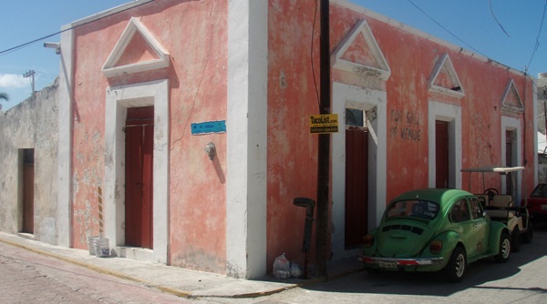 Rød bygning i Mexico